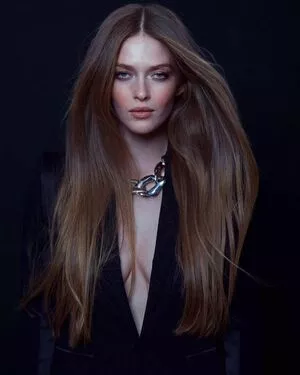 Larsen Thompson / larsenthompson nude photo #0488