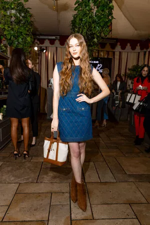 Larsen Thompson / larsenthompson nude photo #0499