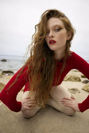 Larsen Thompson / larsenthompson nude photo #0570