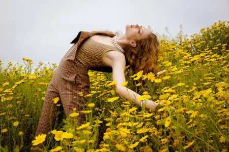 Larsen Thompson / larsenthompson nude photo #0572