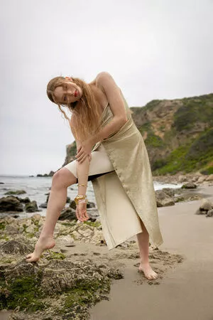 Larsen Thompson / larsenthompson nude photo #0574