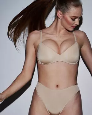 Larsen Thompson / larsenthompson nude photo #0636