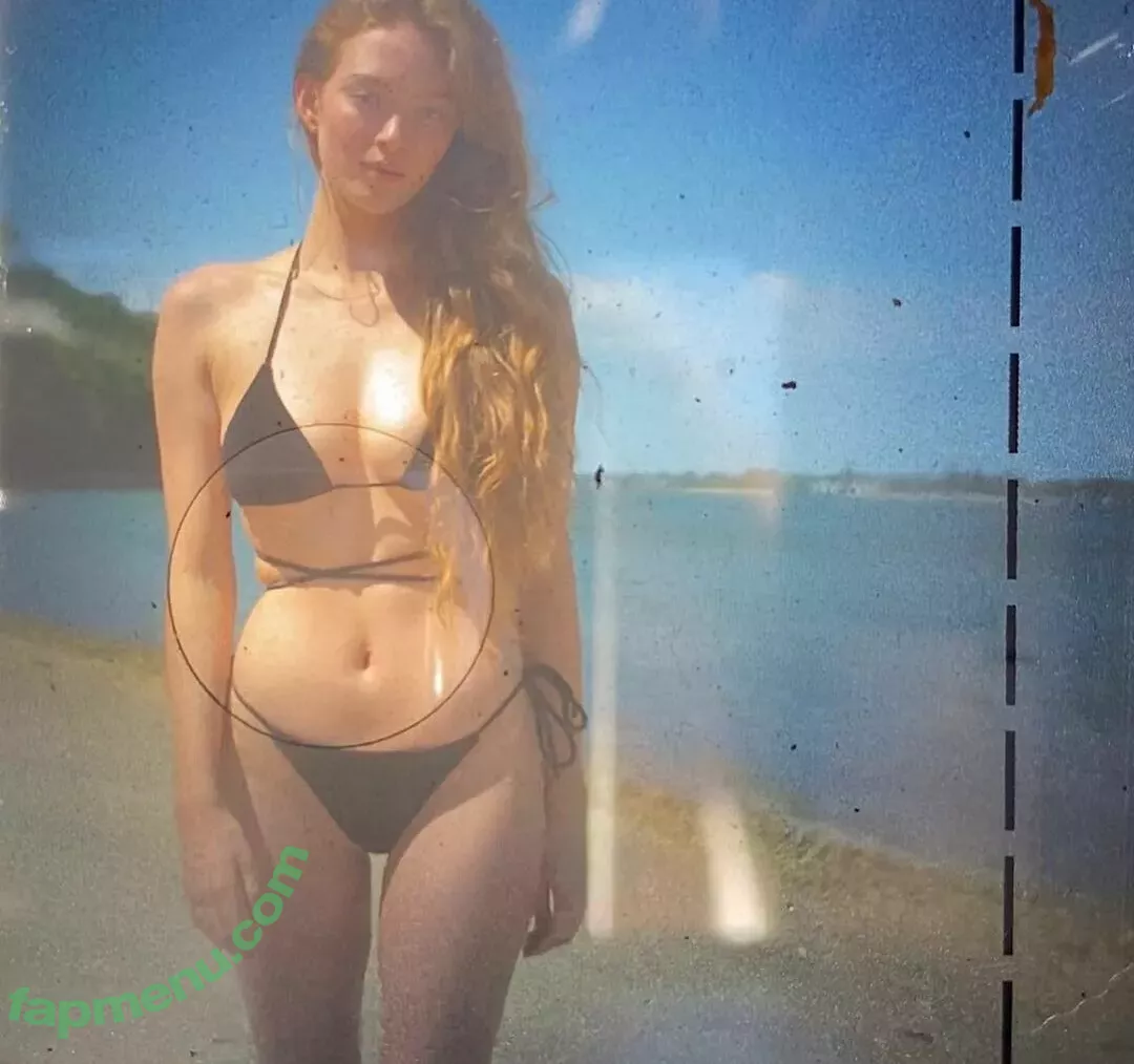 Larsen Thompson nude photo #0189 (larsenthompson)