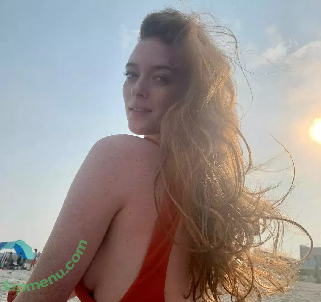 Larsen Thompson nude photo #0210 (larsenthompson)