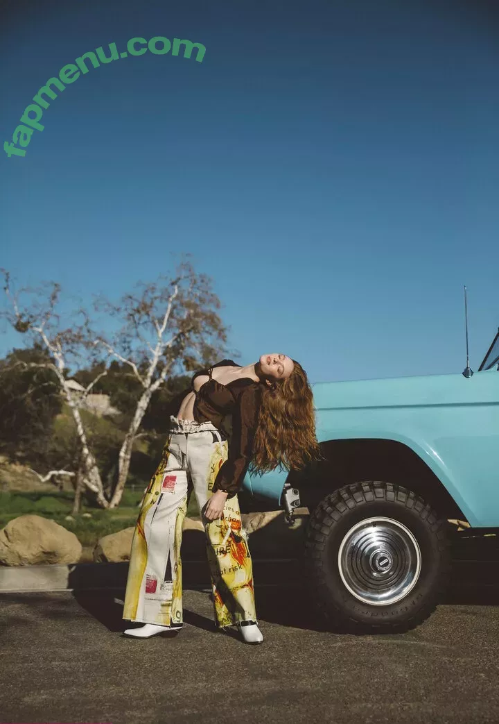 Larsen Thompson nude photo #0279 (larsenthompson)