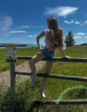 Larsen Thompson / larsenthompson nude photo #1036