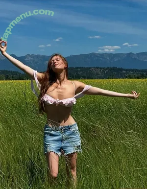 Larsen Thompson / larsenthompson nude photo #1042