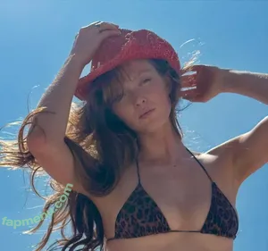 Larsen Thompson / larsenthompson nude photo #1060