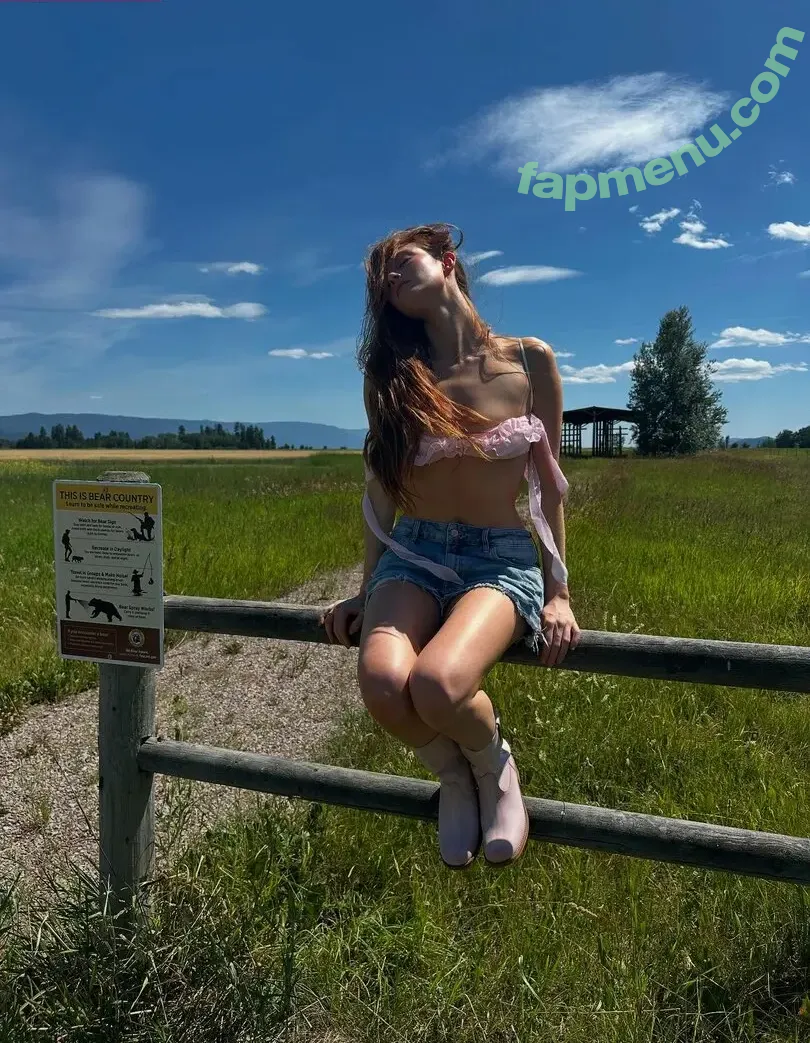 Larsen Thompson nude photo #1038 (larsenthompson)