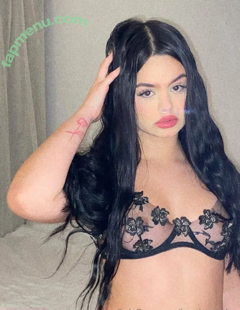 Laulexandra nude photo #0004 (Laulexandra)