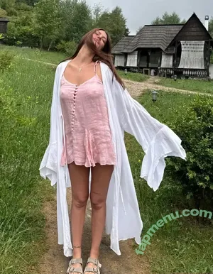 Laura Giurcanu / lauragiurcanu nude photo #0030