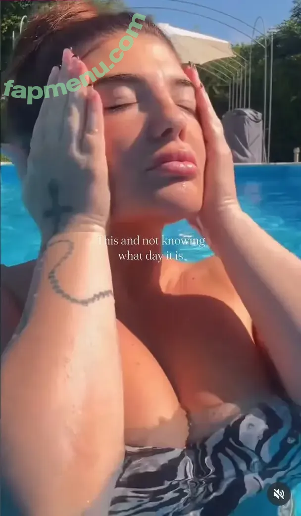 Laura Mania nude photo #0055 (laurachesnok)