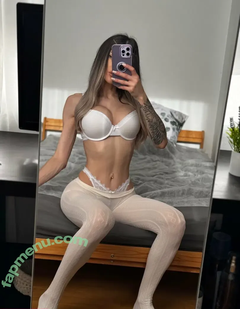 Laura Minnie nude photo #0011 (laura_minnie23 / lauraminnie6)