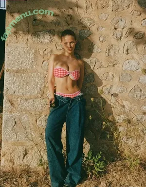 Laura Oganessian / lauraoganessian nude photo #0313