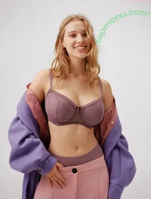 Laura Oganessian / lauraoganessian nude photo #0319