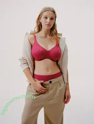 Laura Oganessian / lauraoganessian nude photo #0328