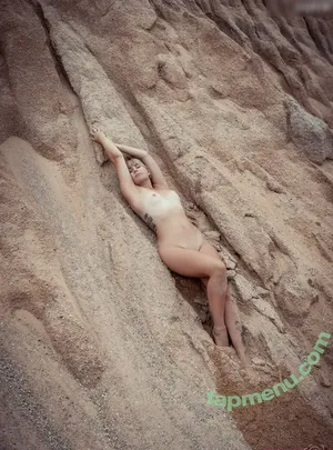 Laura Stickel / laurachesnok nude photo #0019