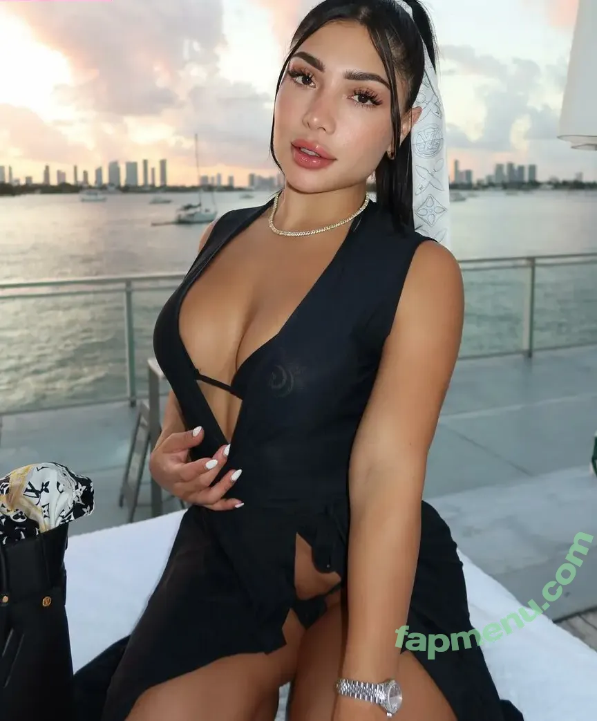 Laura Van nude photo #0058 (lauravanofficial)