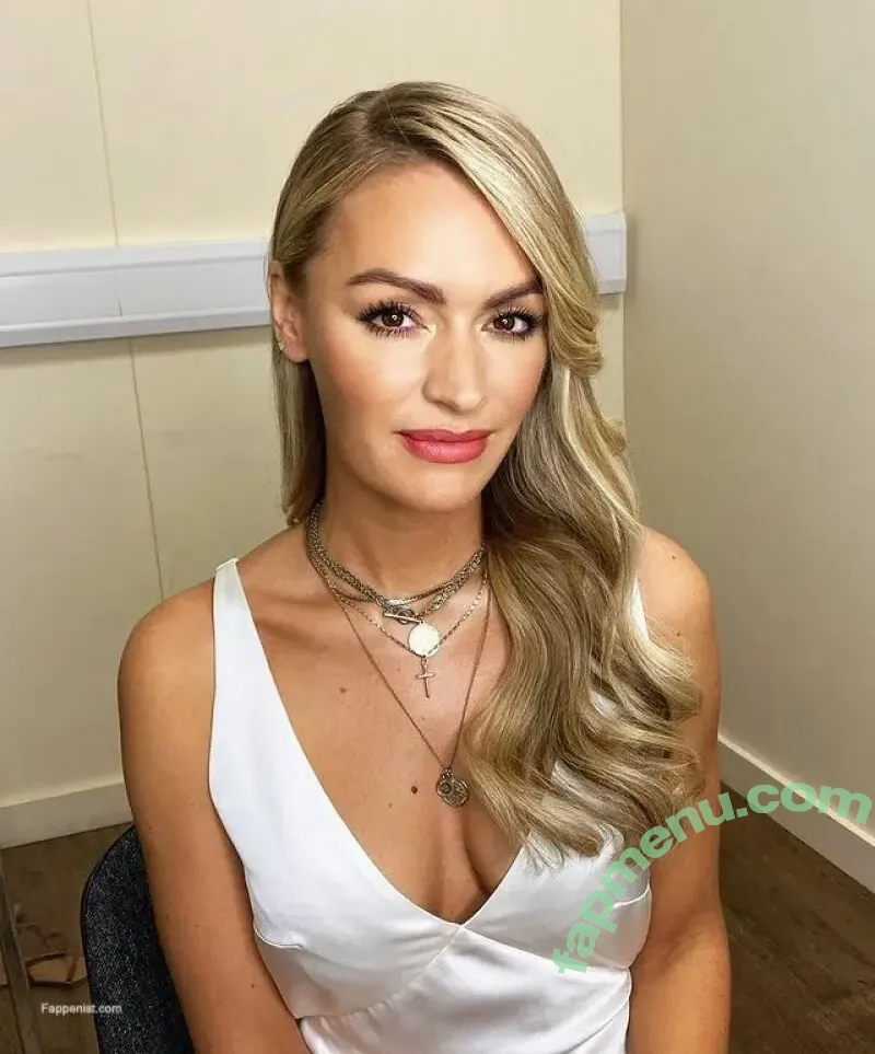 Laura Woods nude photo #0112 (laurawoodsy)