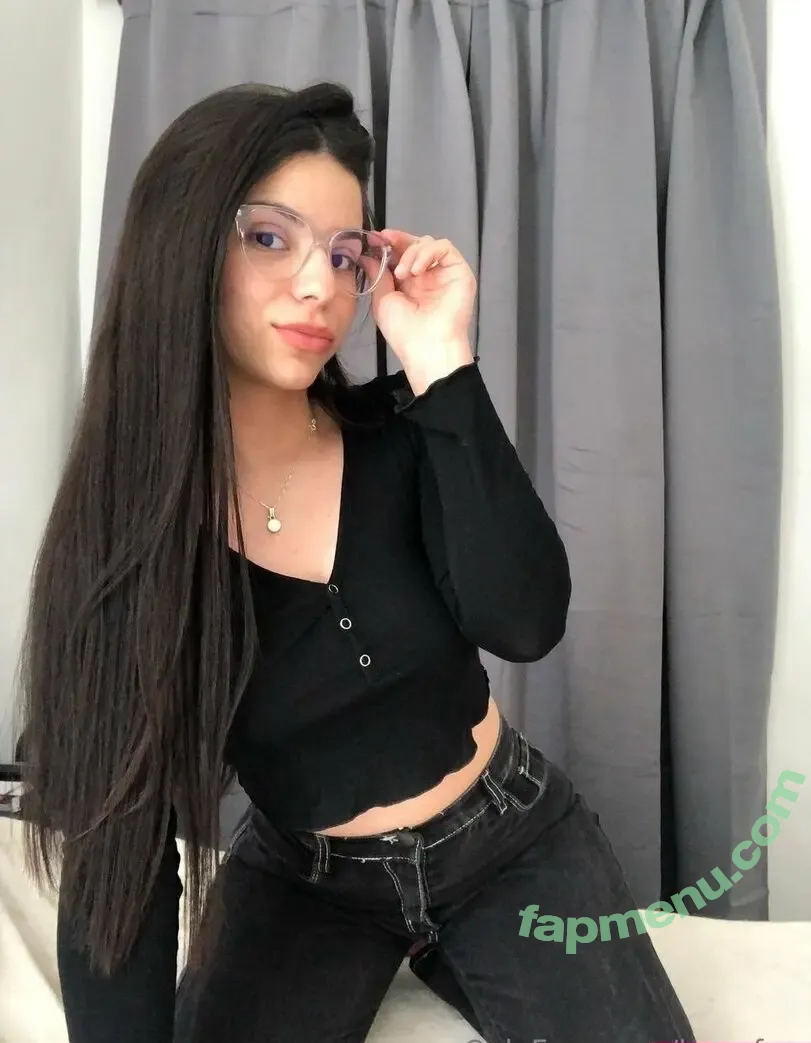 laurafpg nude photo #0037 (laura.fpg)
