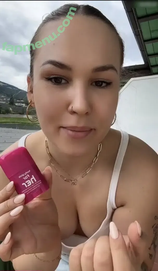 laurassoberlife nude photo #0006 (laurassoberlife)