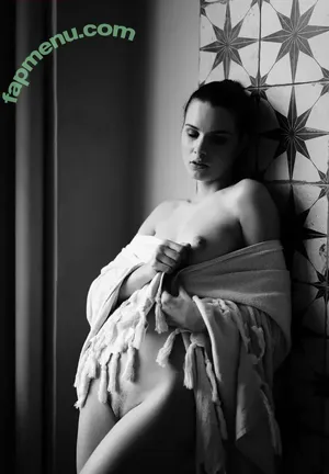 Laure Surlerivage / Lauresurlerivage / laure.surlerivage2 nude photo #0252