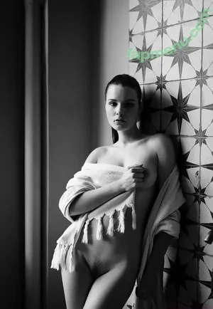Laure Surlerivage / Lauresurlerivage / laure.surlerivage2 nude photo #0253