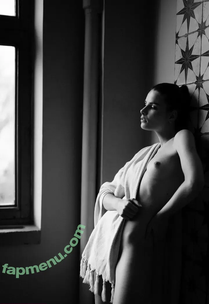 Laure Surlerivage nude photo #0257 (Lauresurlerivage / laure.surlerivage2)