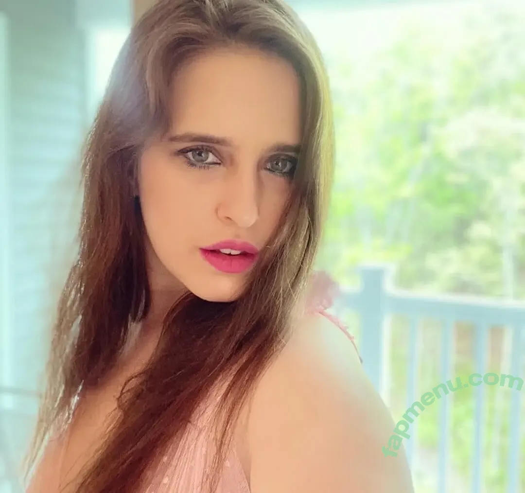 Lauren Colella Polun nude photo #0010 (its_laurenonair / laurenonair)