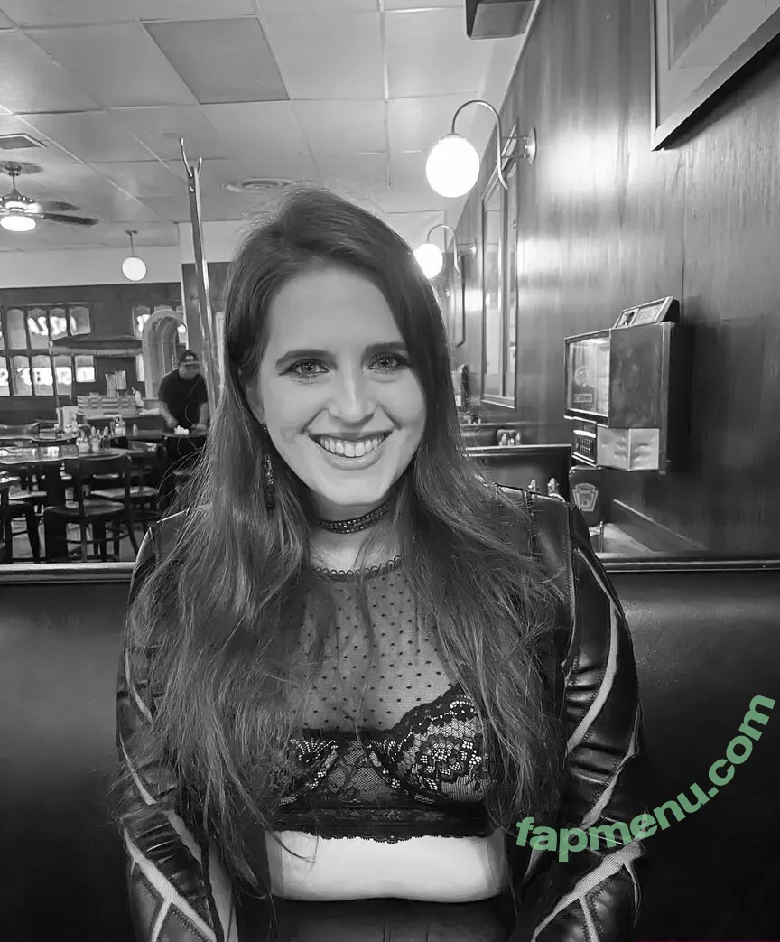 Lauren Colella Polun nude photo #0023 (its_laurenonair / laurenonair)
