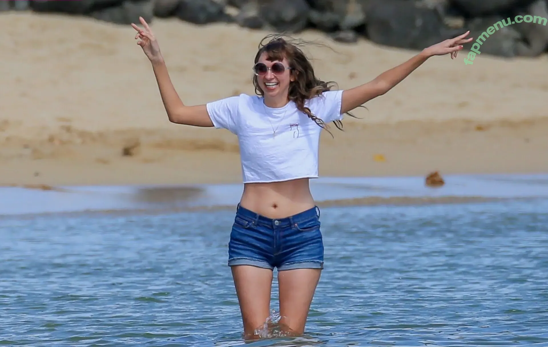Lauren Lapkus nude photo #0049 (laurenlapkus)