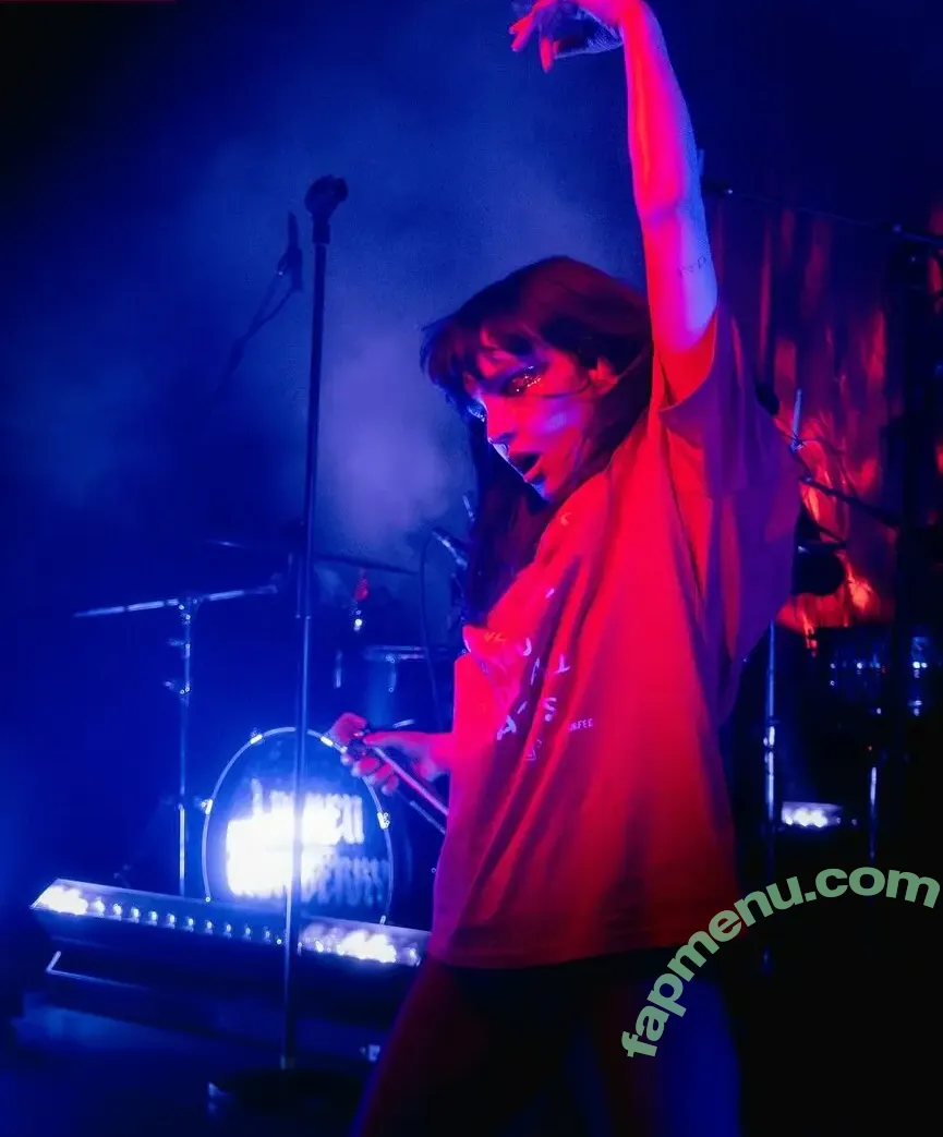 Lauren Mayberry nude photo #1430 (laurenevemayberry)