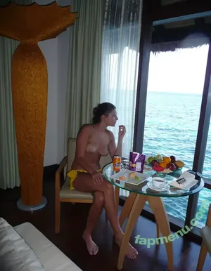 Laury Thilleman / laurythilleman nude photo #0013