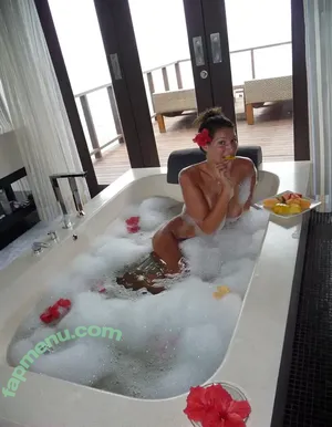 Laury Thilleman / laurythilleman nude photo #0017