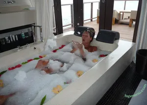 Laury Thilleman / laurythilleman nude photo #0019