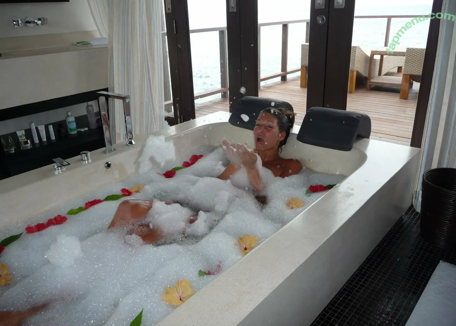 Laury Thilleman nude photo #0023 (laurythilleman)