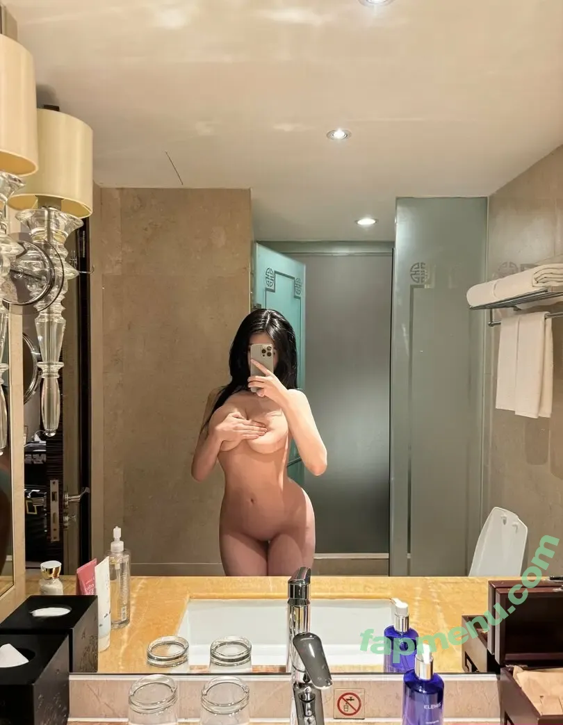 Lee Yeonwoo nude photo #0470 (yeonwooahh / 이연우)