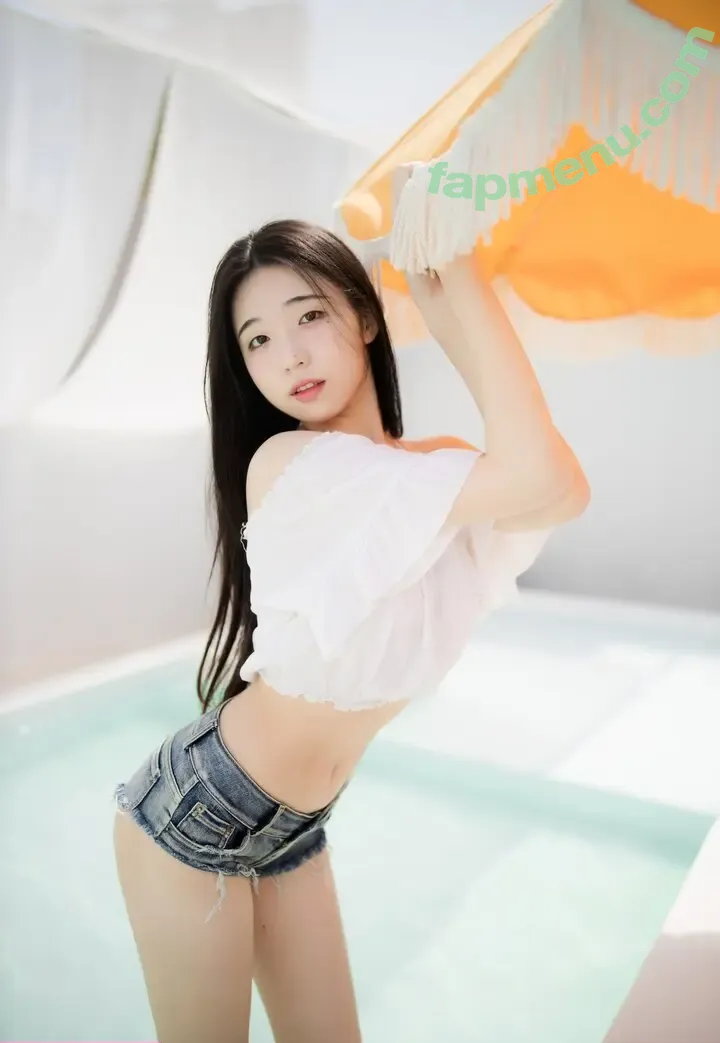 Lee Yeonwoo nude photo #0522 (yeonwooahh / 이연우)