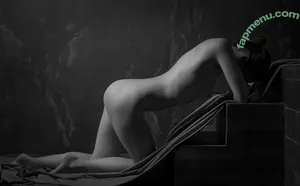  nude photo #0002