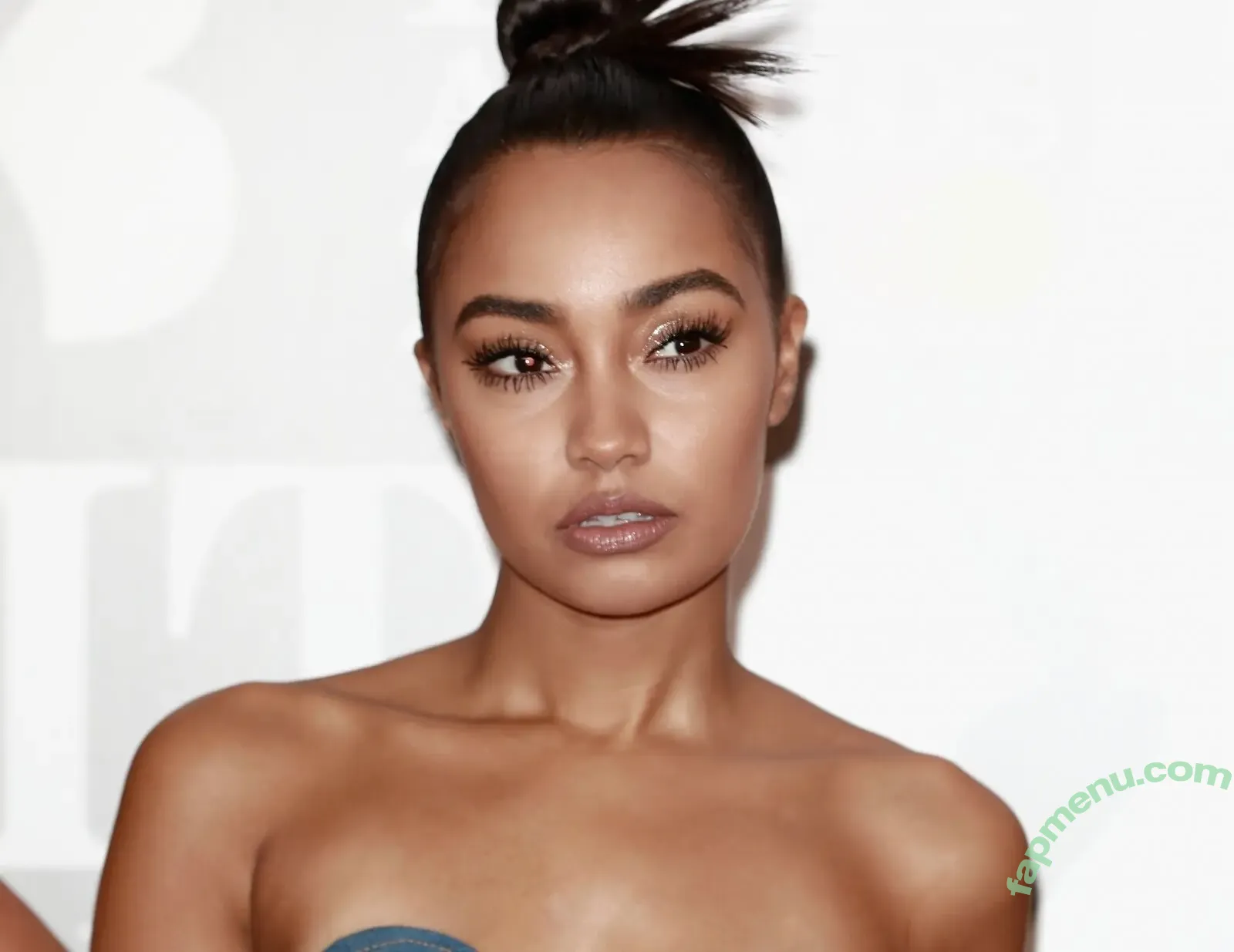 Leigh Ann Pinnock nude photo #0006 (Leigh Ann Pinnock)