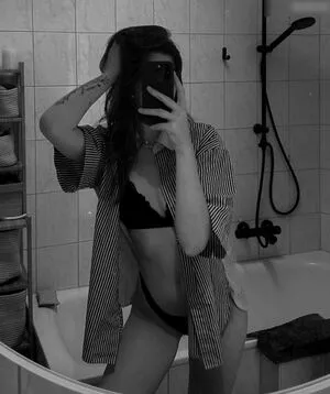 Leonie Busse / leonie__busse nude photo #0144