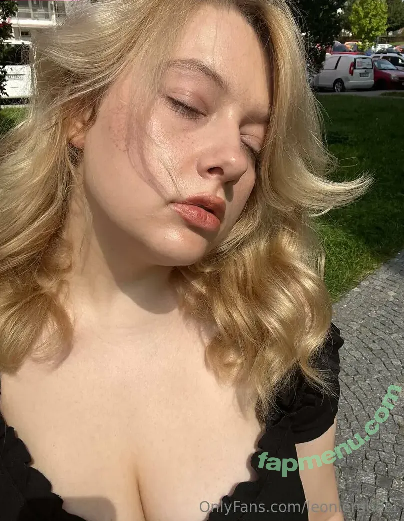 leonierdbeer nude photo #0001 (leoniereberr)