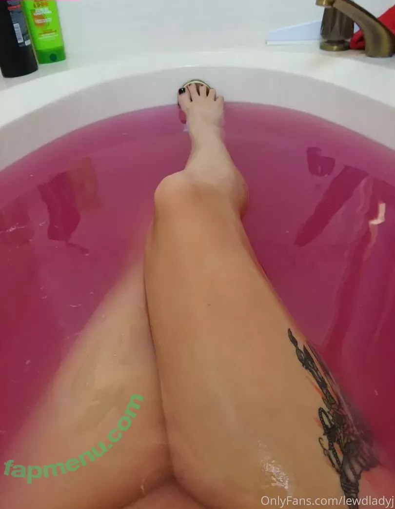 Lewdladyj nude photo #0067 (Morty25968678 / geeklady_j / l3wdgirl)