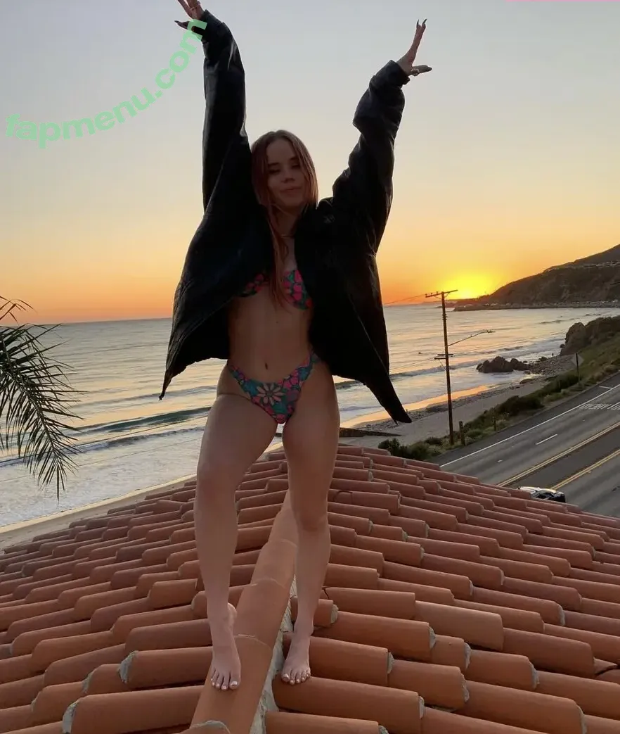 Lexee Smith nude photo #0120 (lexeesmith / lexiesmiths)