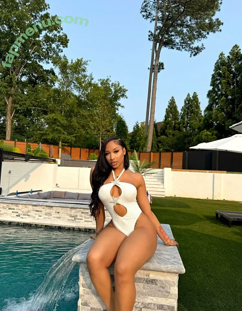 lightskinkimmm nude photo #0003 (lightskinkim)