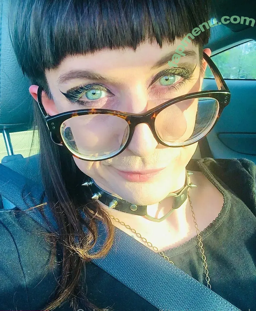 lil-missmaverick nude photo #0020 (miss_midnight_maverick)