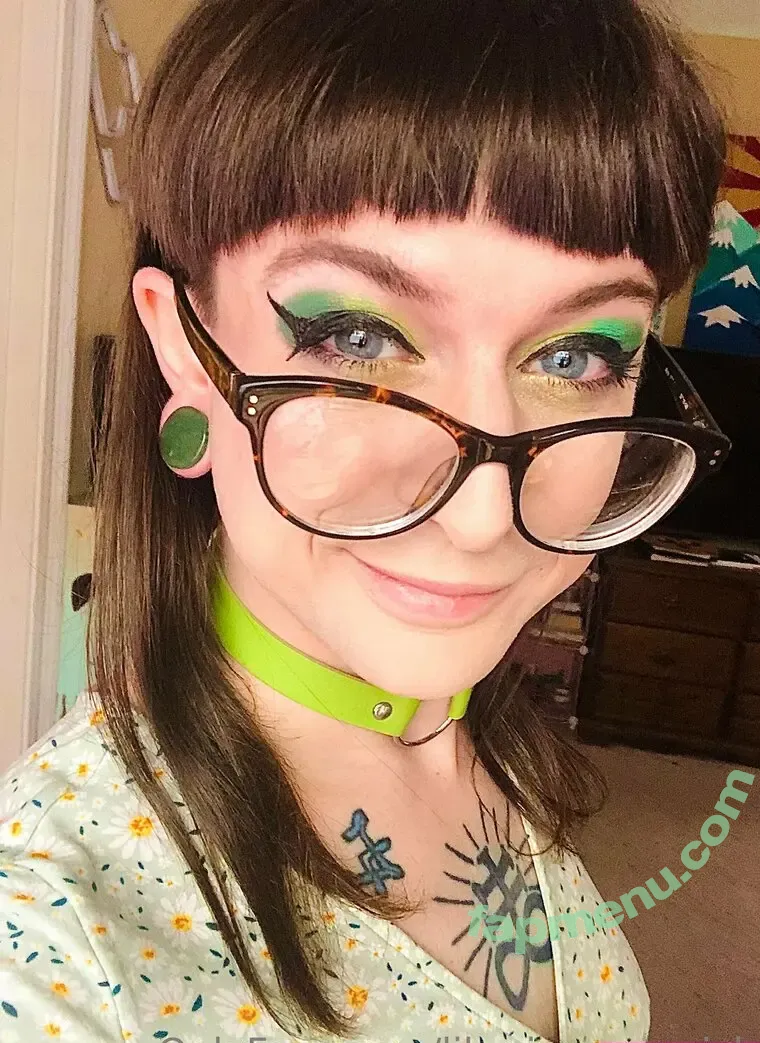 lil-missmaverick nude photo #0021 (miss_midnight_maverick)
