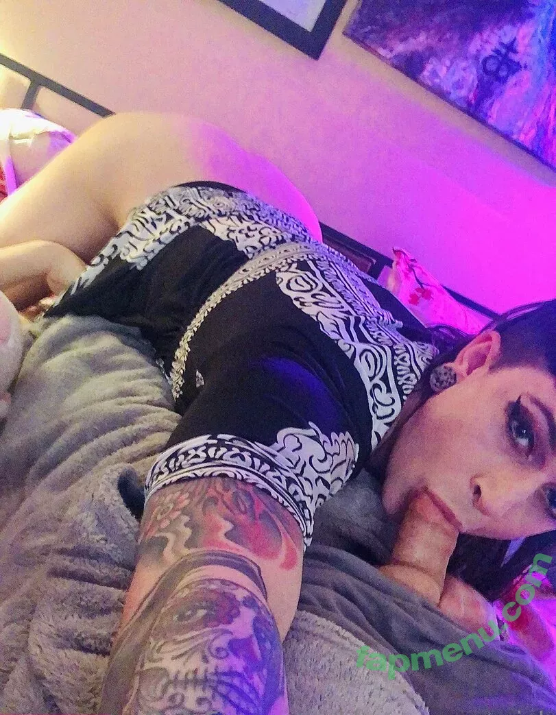 lil-missmaverick nude photo #0105 (miss_midnight_maverick)