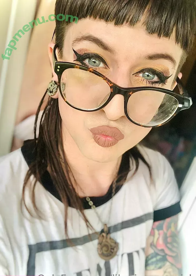lil-missmaverick nude photo #0113 (miss_midnight_maverick)