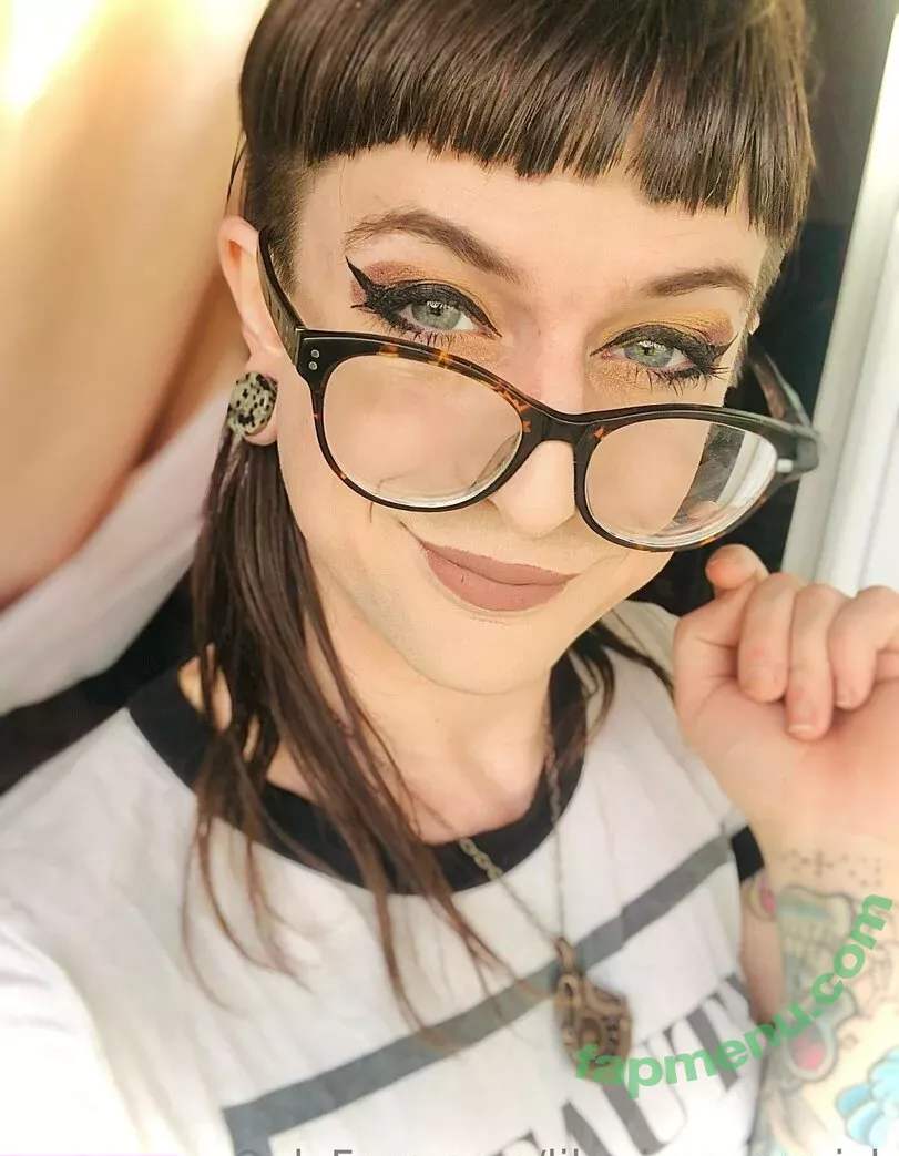lil-missmaverick nude photo #0114 (miss_midnight_maverick)